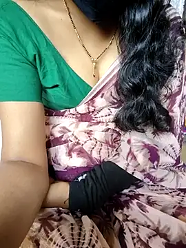 lovelygirl4567 online show from February 12, 2025, 9:42 am