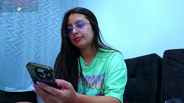 Snapshot of Gretta_Hot chatting on February 18, 2025, 12:04 am Gretta Hot online show from February 18, 2025, 12:04 am