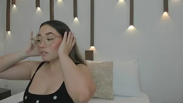 Snapshot of antonella_cutie_ chatting on January 28, 2025, 12:00 pm antonella cutie online show from January 28, 2025, 12:00 pm