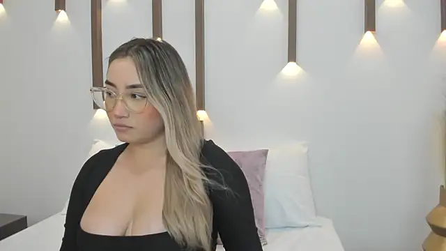 Snapshot of antonella_cutie_ chatting on February 10, 2025, 12:08 pm antonella cutie online show from February 10, 2025, 12:08 pm