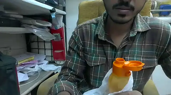 Snapshot of cute_modell chatting on January 18, 2025, 12:15 pm cute modell online show from January 18, 2025, 12:15 pm