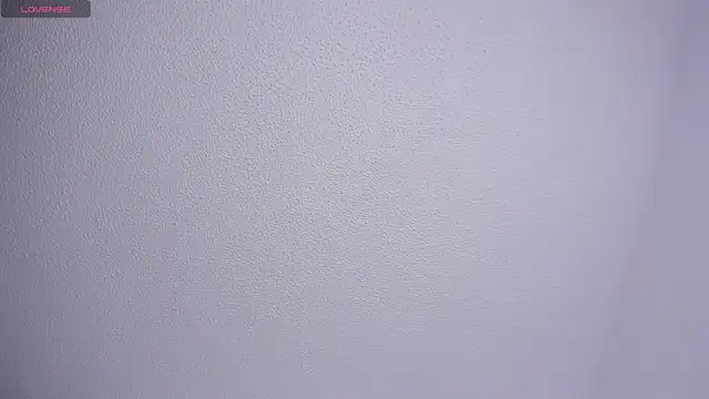 Snapshot of raven__white1 chatting on February 18, 2025, 1:43 am raven white1 online show from February 18, 2025, 1:43 am