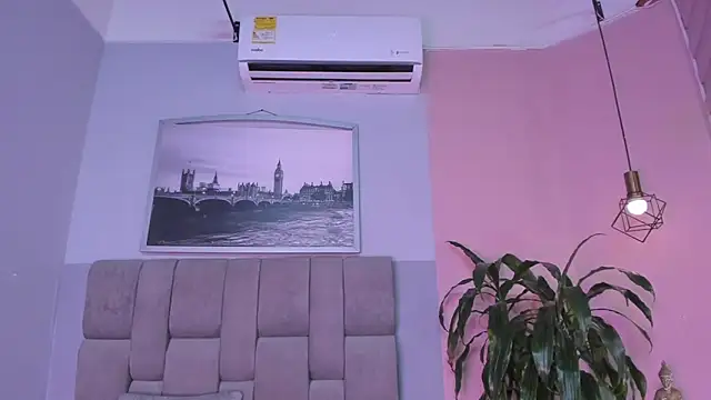 Snapshot of janna_lopez_ chatting on October 22, 2025, 11:32 am janna lopez  online show from October 22, 2025, 11:32 am