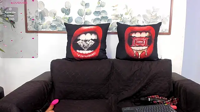 Snapshot of NicolettaLima chatting on March 14, 2025, 8:17 pm NicolettaLima online show from March 14, 2025, 8:17 pm