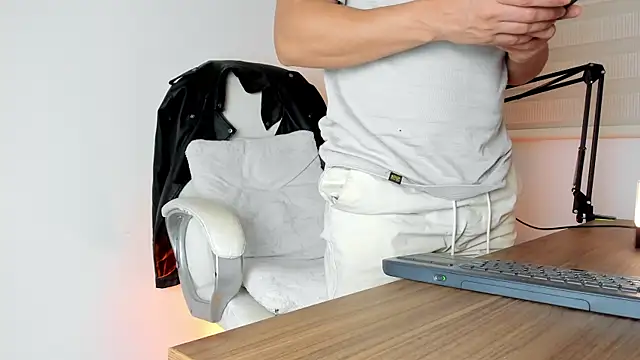 Snapshot of Fraannco chatting on January 23, 2025, 12:57 am Fraannco online show from January 23, 2025, 12:57 am