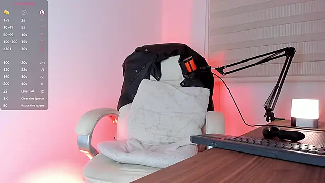 Snapshot of Fraannco chatting on February 27, 2025, 3:36 am Fraannco online show from February 27, 2025, 3:36 am