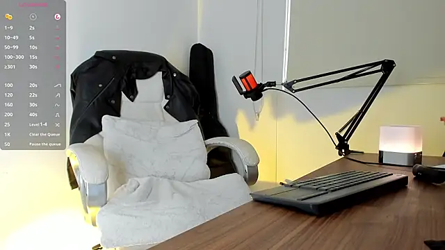 Snapshot of Fraannco chatting on March 1, 2025, 10:42 pm Fraannco online show from March 1, 2025, 10:42 pm