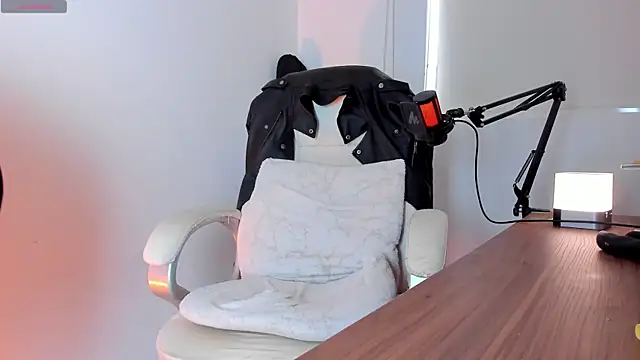 Snapshot of Fraannco chatting on March 6, 2025, 1:35 pm Fraannco online show from March 6, 2025, 1:35 pm