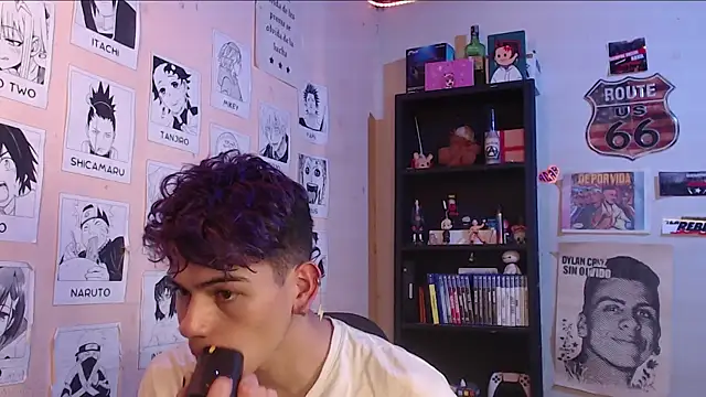 Snapshot of Mickey_Magic chatting on February 6, 2025, 4:21 am Mickey Magic online show from February 6, 2025, 4:21 am