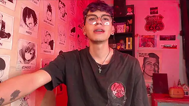 Snapshot of Mickey_Magic chatting on February 8, 2025, 12:38 am Mickey Magic online show from February 8, 2025, 12:38 am