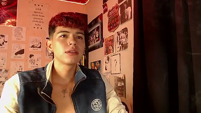 Snapshot of Mickey_Magic chatting on March 14, 2025, 6:32 am Mickey Magic online show from March 14, 2025, 6:32 am