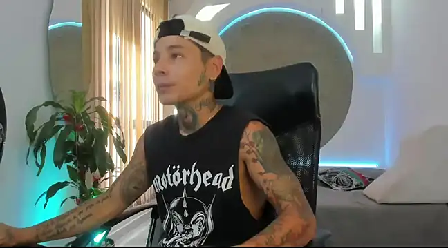 Snapshot of tattokoi chatting on March 1, 2025, 5:38 pm tattokoi online show from March 1, 2025, 5:38 pm