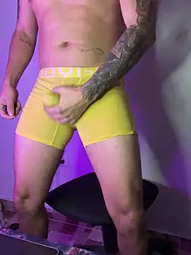 Snapshot of Lliam_2 chatting on February 7, 2025, 11:01 am Lliam 2 online show from February 7, 2025, 11:01 am