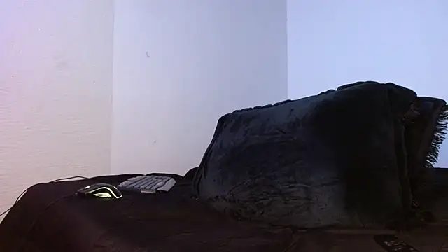 Snapshot of Lliam_2 chatting on October 17, 2025, 3:42 am Lliam 2 online show from October 17, 2025, 3:42 am