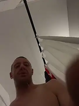 Snapshot of biggzee6 chatting on October 25, 2025, 4:42 am biggzee6 online show from October 25, 2025, 4:42 am