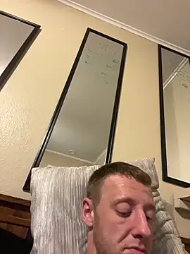 Snapshot of biggzee6 chatting on October 29, 2025, 5:31 am biggzee6 online show from October 29, 2025, 5:31 am