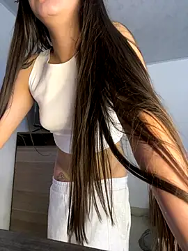Snapshot of astrid_ chatting on October 18, 2025, 11:33 am astrid online show from October 18, 2025, 11:33 am