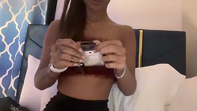 Snapshot of AngelFaye chatting on February 5, 2025, 11:28 pm AngelFaye online show from February 5, 2025, 11:28 pm