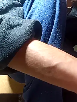 Snapshot of cingonduro chatting on February 27, 2025, 7:58 pm cingonduro online show from February 27, 2025, 7:58 pm