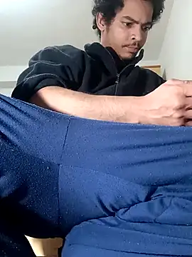 Snapshot of cingonduro chatting on March 9, 2025, 6:43 pm cingonduro online show from March 9, 2025, 6:43 pm