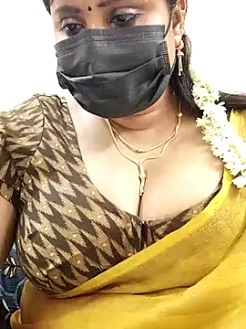 Snapshot of Queenflowerr chatting on January 26, 2025, 6:48 pm Queenflowerr online show from January 26, 2025, 6:48 pm