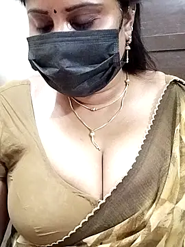 Snapshot of Queenflowerr chatting on February 10, 2025, 5:41 pm Queenflowerr online show from February 10, 2025, 5:41 pm