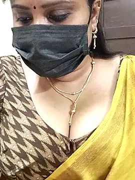 Snapshot of Queenflowerr chatting on February 17, 2025, 10:18 am Queenflowerr online show from February 17, 2025, 10:18 am