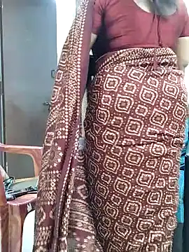 Snapshot of Queenflowerr chatting on February 25, 2025, 7:36 pm Queenflowerr online show from February 25, 2025, 7:36 pm