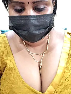 Snapshot of Queenflowerr chatting on March 20, 2025, 11:12 pm Queenflowerr online show from March 20, 2025, 11:12 pm