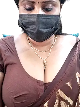 Snapshot of Queenflowerr chatting on March 21, 2025, 10:06 am Queenflowerr online show from March 21, 2025, 10:06 am