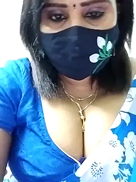 Snapshot of Queenflowerr chatting on September 10, 2025, 5:02 pm Queenflowerr online show from September 10, 2025, 5:02 pm