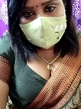 Snapshot of Queenflowerr chatting on October 23, 2025, 5:55 pm Queenflowerr online show from October 23, 2025, 5:55 pm