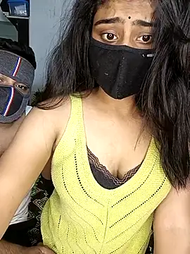 Snapshot of Love-N chatting on November 4, 2025, 5:23 pm Love-N online show from November 4, 2025, 5:23 pm