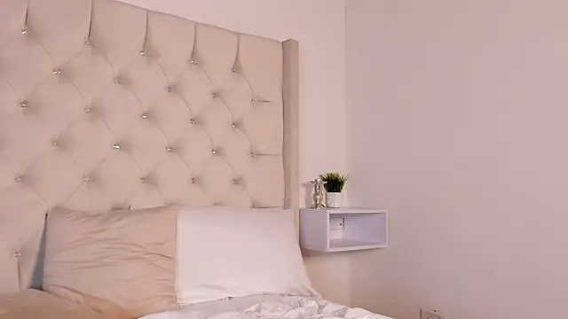 Snapshot of bella_bloomg chatting on January 24, 2025, 10:19 pm bella bloomg online show from January 24, 2025, 10:19 pm