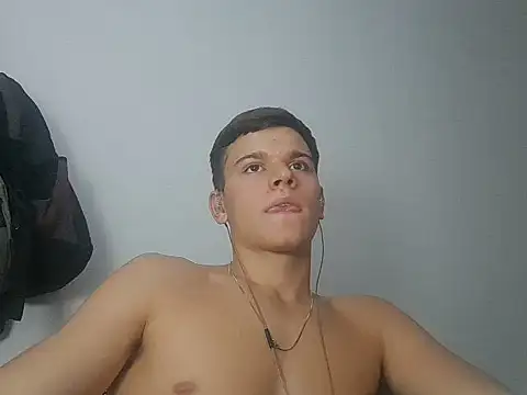 Snapshot of vitorsafado19 chatting on February 23, 2025, 4:50 am vitorsafado19 online show from February 23, 2025, 4:50 am