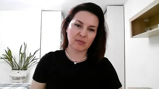 Victoria Glam online show from October 3, 2025, 5:10 pm