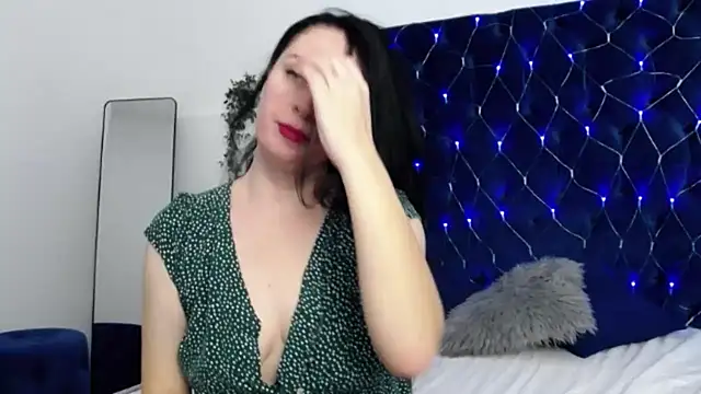 JacquelineElle online show from March 7, 2025, 6:11 pm