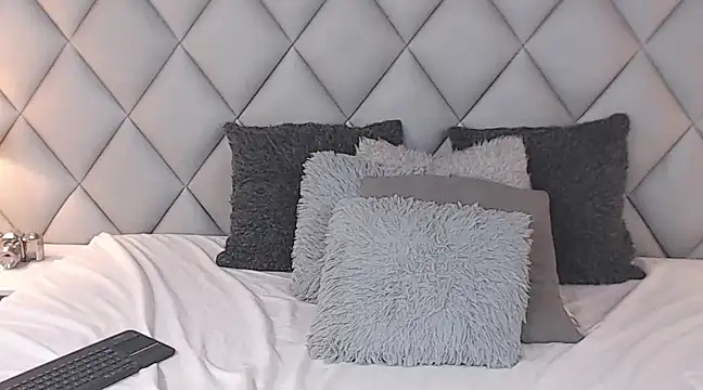 Snapshot of LalyCastro chatting on February 5, 2025, 11:06 pm LalyCastro online show from February 5, 2025, 11:06 pm