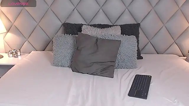 Snapshot of LalyCastro chatting on March 6, 2025, 8:16 pm LalyCastro online show from March 6, 2025, 8:16 pm