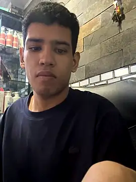 Snapshot of Santiago-Thompson chatting on October 18, 2025, 10:32 pm Santiago-Thompson online show from October 18, 2025, 10:32 pm