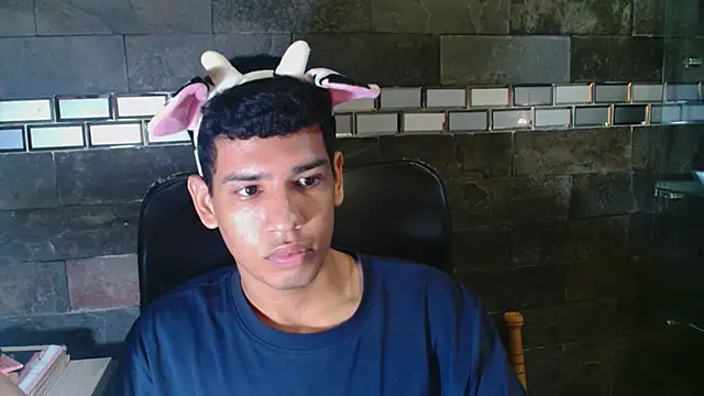 Snapshot of Santiago-Thompson chatting on October 24, 2025, 11:45 pm Santiago-Thompson online show from October 24, 2025, 11:45 pm