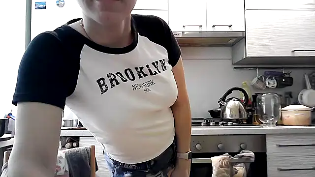 Snapshot of Misssweet_s chatting on February 5, 2025, 6:35 am Misssweet s online show from February 5, 2025, 6:35 am