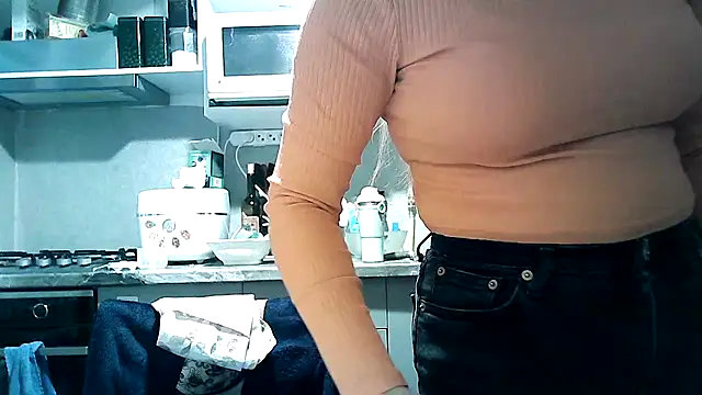 Snapshot of Misssweet_s chatting on September 27, 2025, 4:17 am Misssweet s online show from September 27, 2025, 4:17 am