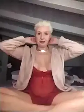 Snapshot of divinaerotica chatting on February 26, 2025, 5:50 pm divinaerotica online show from February 26, 2025, 5:50 pm