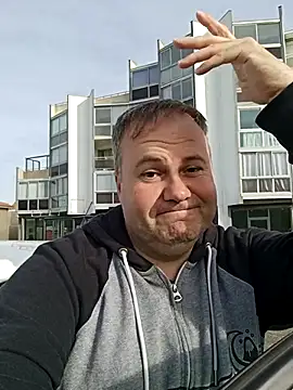 Snapshot of Pourleplasirs chatting on November 12, 2025, 1:00 pm Pourleplasirs online show from November 12, 2025, 1:00 pm