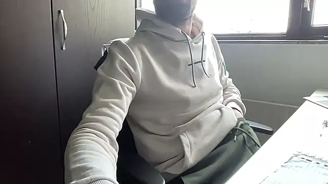 Snapshot of bullyboyy chatting on March 14, 2025, 11:23 am bullyboyy online show from March 14, 2025, 11:23 am