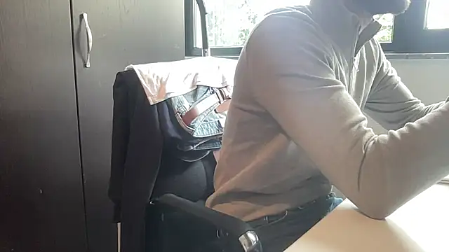 Snapshot of bullyboyy chatting on September 22, 2025, 7:21 am bullyboyy online show from September 22, 2025, 7:21 am