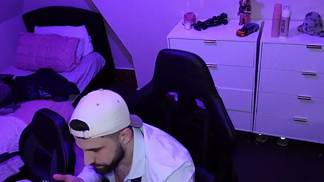 Snapshot of lucas_kazimm chatting on January 30, 2025, 3:51 pm lucas kazimm online show from January 30, 2025, 3:51 pm