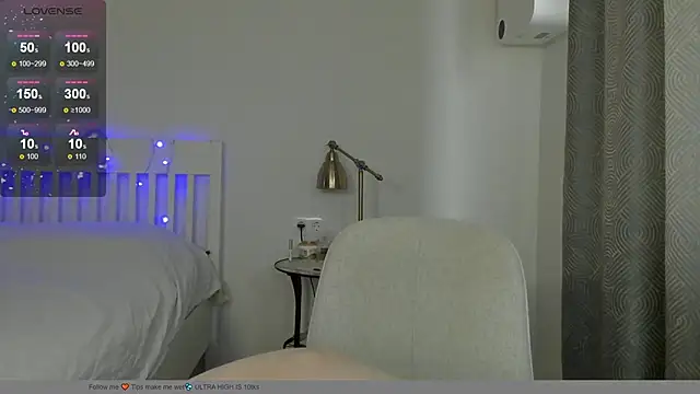 Snapshot of Hustle_Babyy chatting on October 4, 2025, 1:53 pm Hustle Babyy online show from October 4, 2025, 1:53 pm