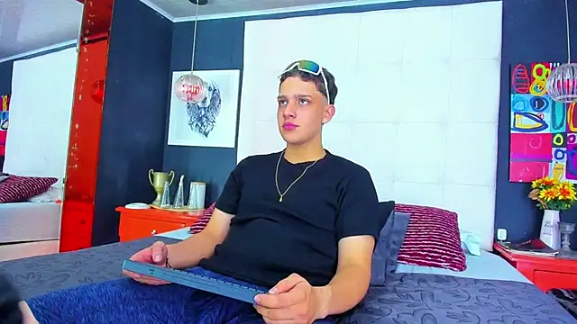 Snapshot of Thomas_May4rs chatting on March 13, 2025, 4:38 am Thomas May4rs online show from March 13, 2025, 4:38 am